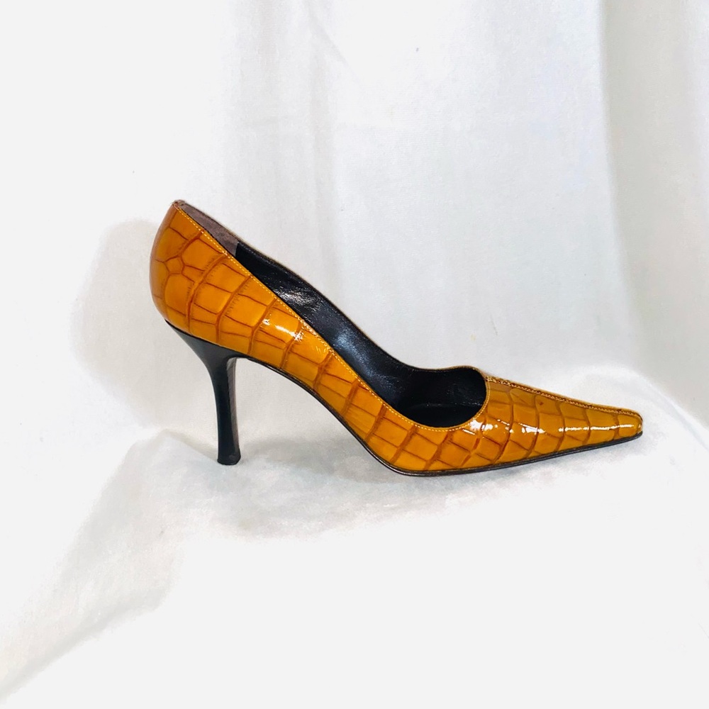 St. John Embossed Croc Pumps